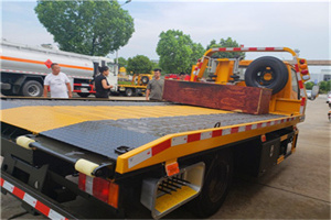 金城江附近拖车电话号码服务